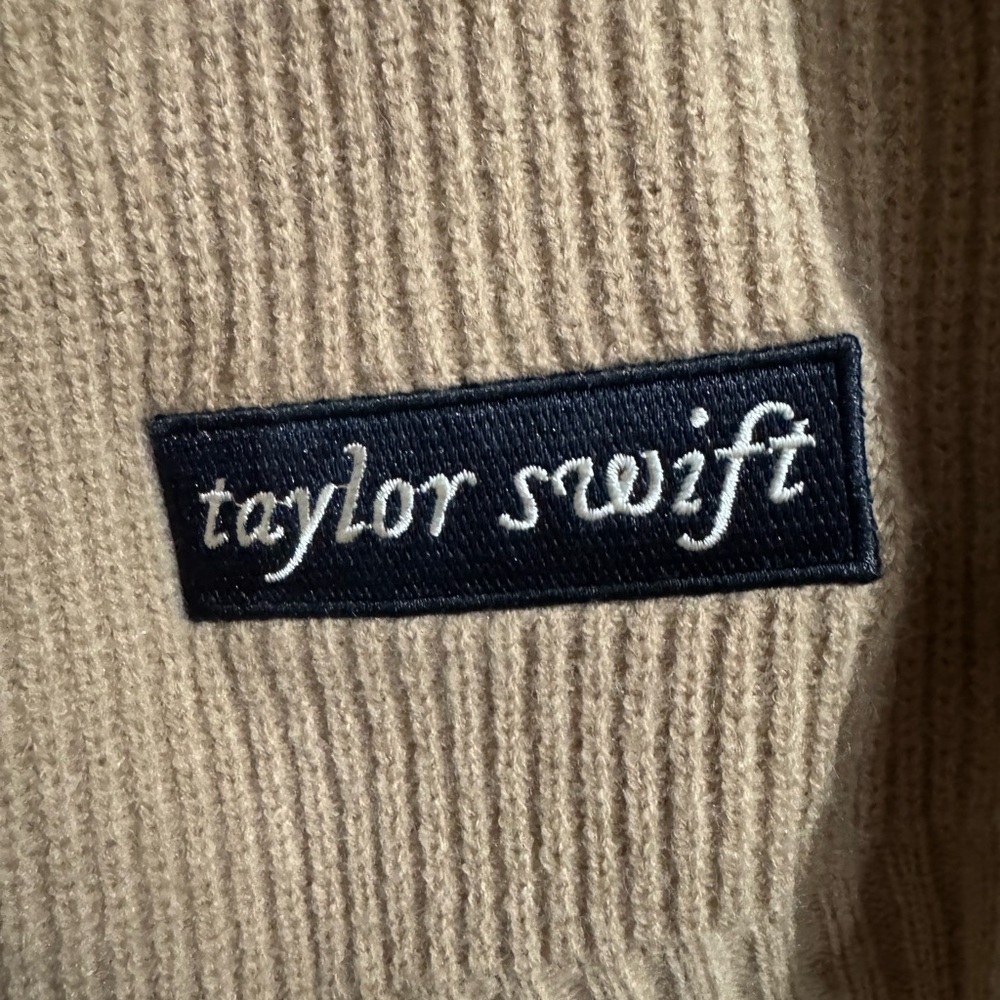 Folklore Sweater - Picture 4 of 4